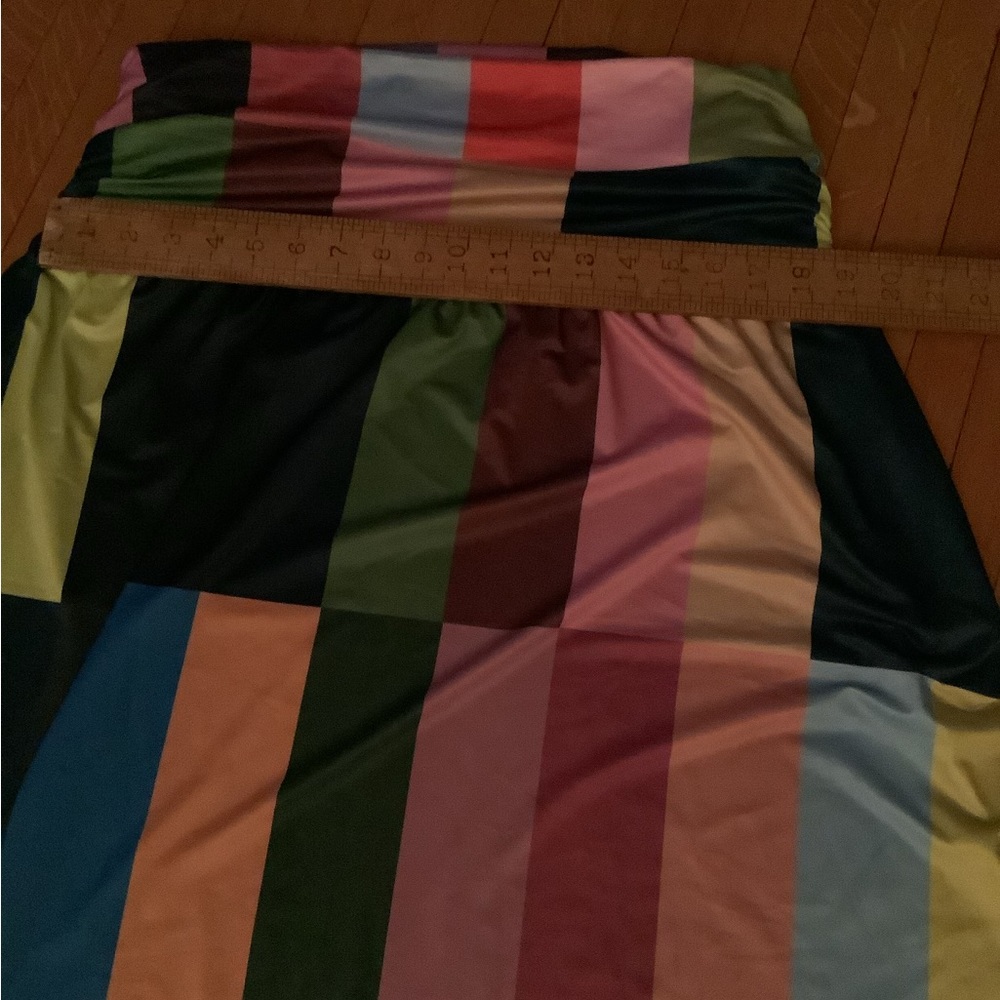 Beyond this plane gorgeous skirt and top set size 4X - Picture 13 of 13